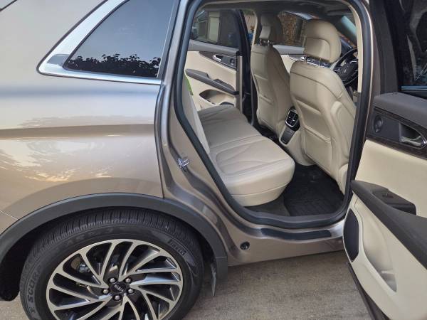 2019 Lincoln Nautilus Reserve — photo 11