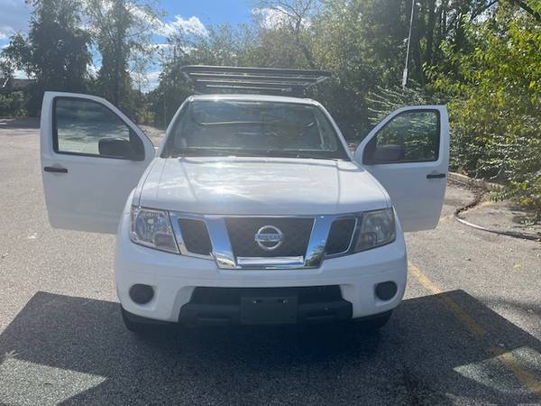 2012 Nissan Frontier SV — photo 1