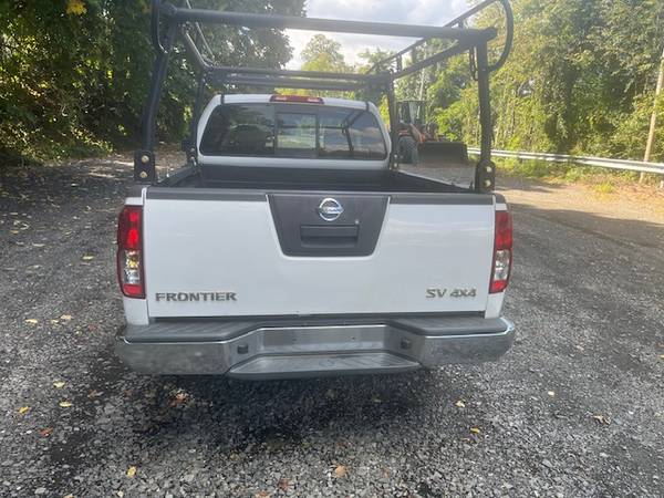 2012 Nissan Frontier SV — photo 2