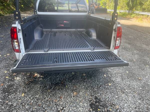 2012 Nissan Frontier SV — photo 6