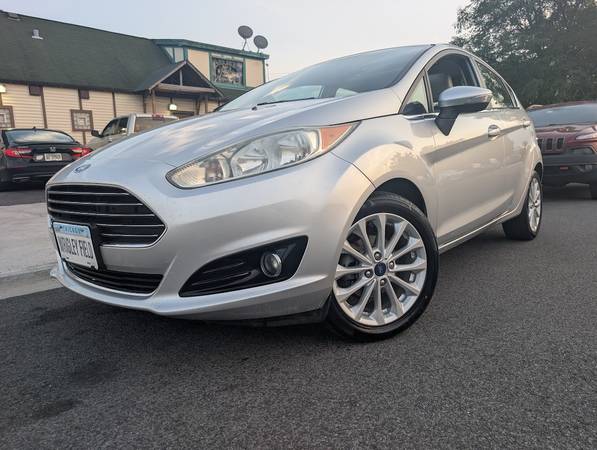 2017 Ford Fiesta Titanium 4dr Sedan Automatic — photo 3