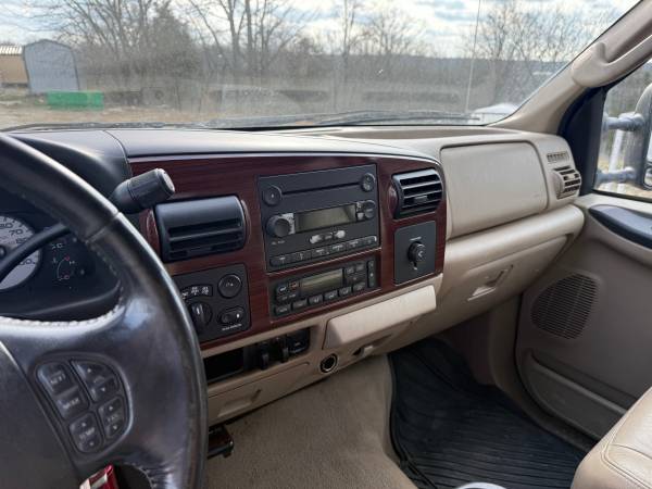 2005 Ford F 350 Lariat 4x4 SD Super Cab 158 in. WB DRW Manual — photo 10