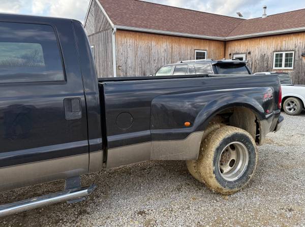 2005 Ford F 350 Lariat 4x4 SD Super Cab 158 in. WB DRW Manual — photo 2
