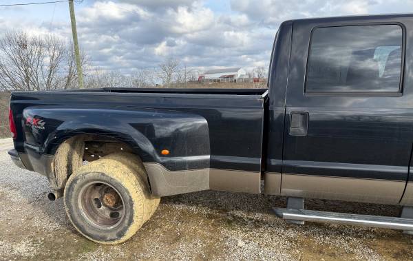 2005 Ford F 350 Lariat 4x4 SD Super Cab 158 in. WB DRW Manual — photo 5