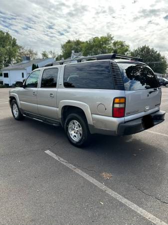 2005 Chevrolet Suburban 1500 LT 4x4 Automatic — photo 6