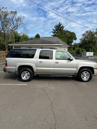 2005 Chevrolet Suburban 1500 LT 4x4 Automatic — photo 3