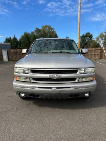 2005 Chevrolet Suburban 1500 LT 4x4 Automatic — photo 4