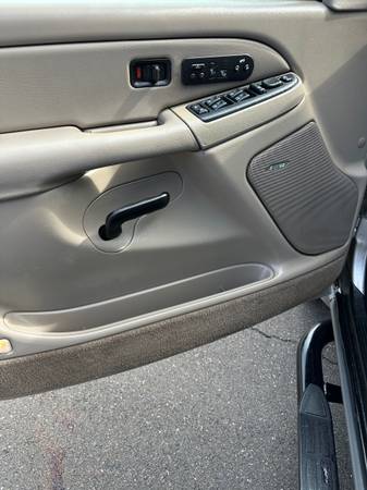 2005 Chevrolet Suburban 1500 LT 4x4 Automatic — photo 10
