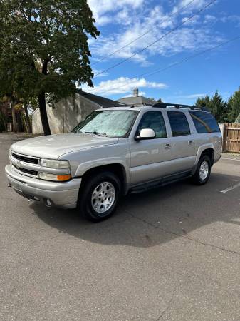 2005 Chevrolet Suburban 1500 LT 4x4 Automatic — photo 1