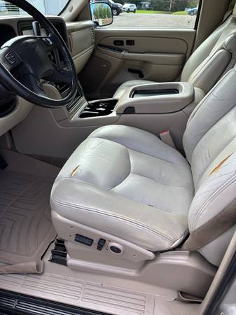 2005 Chevrolet Suburban 1500 LT 4x4 Automatic — photo 9