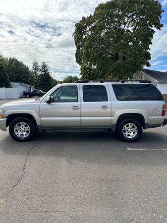 2005 Chevrolet Suburban 1500 LT 4x4 Automatic — photo 5