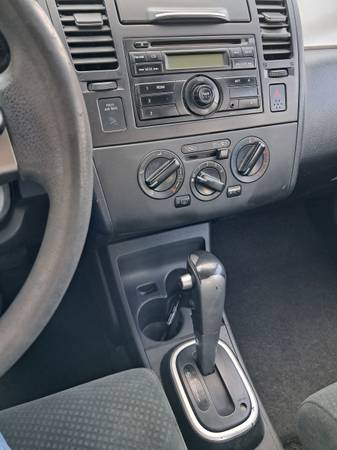 2011 Nissan Versa 1.6 4dr Sedan Manual — photo 10