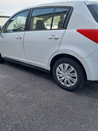 2011 Nissan Versa 1.6 4dr Sedan Manual — photo 3