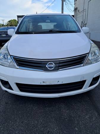 2011 Nissan Versa 1.6 4dr Sedan Manual — photo 1