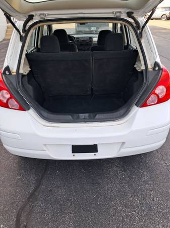 2011 Nissan Versa 1.6 4dr Sedan Manual — photo 2