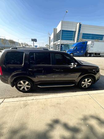 2012 Honda Pilot Touring 4dr 4x4 Automatic — photo 4