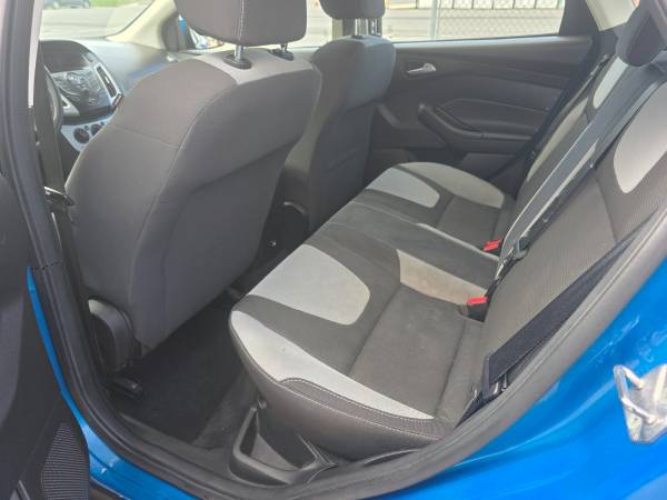 2012 Ford Focus SE 4dr Sedan Automatic — photo 3