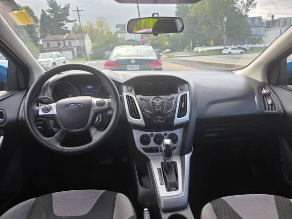 2012 Ford Focus SE 4dr Sedan Automatic — photo 7