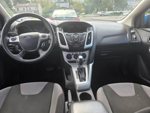 2012 Ford Focus SE 4dr Sedan Automatic — photo 6