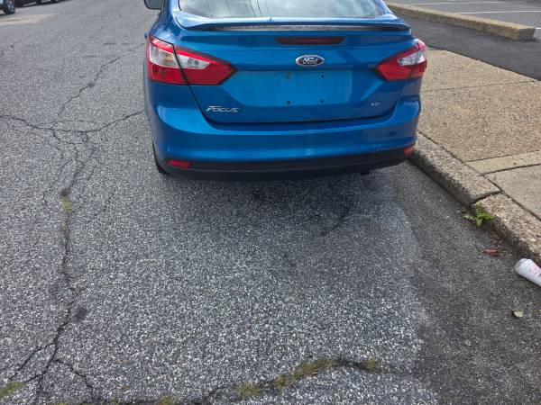 2012 Ford Focus SE 4dr Sedan Automatic — photo 2