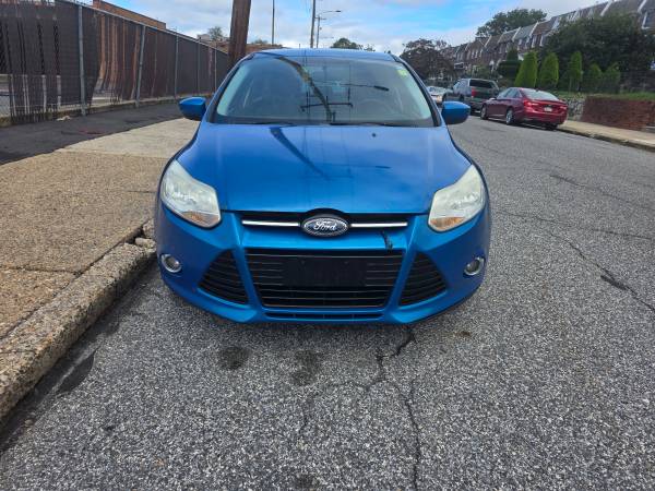 2012 Ford Focus SE 4dr Sedan Automatic — photo 1