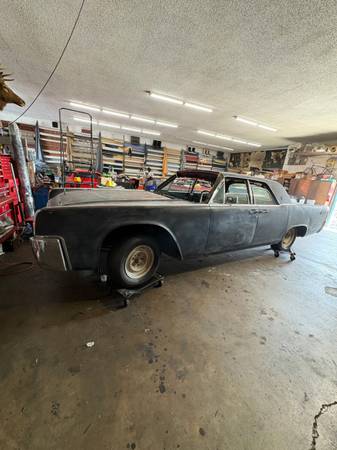 1961 Lincoln Continental Sedan — photo 4