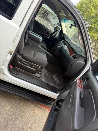 2011 Chevrolet Tahoe LS 4x2 Automatic — photo 11