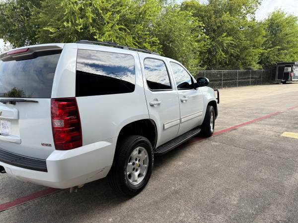 2011 Chevrolet Tahoe LS 4x2 Automatic — photo 3