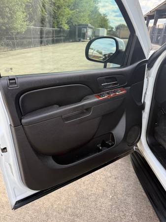 2011 Chevrolet Tahoe LS 4x2 Automatic — photo 5