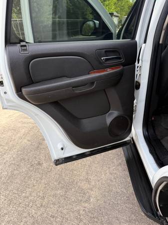 2011 Chevrolet Tahoe LS 4x2 Automatic — photo 6