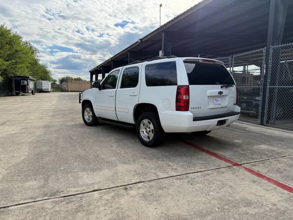 2011 Chevrolet Tahoe LS 4x2 Automatic — photo 2