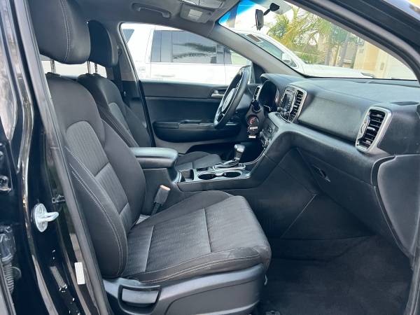 2017 KIA Sportage LX — photo 11