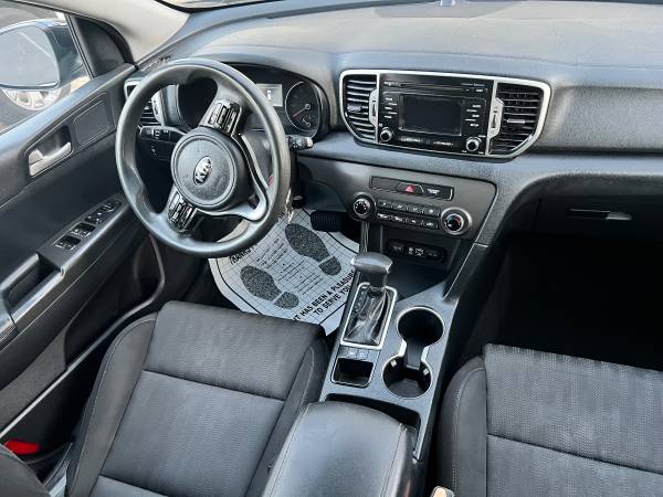 2017 KIA Sportage LX — photo 12