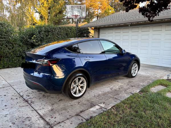2022 Tesla Model Y Long Range — photo 1