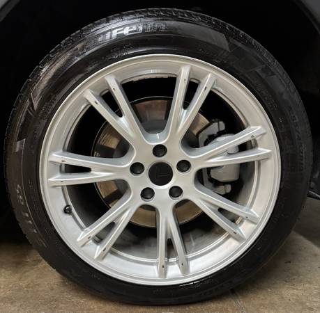 2022 Tesla Model Y Long Range — photo 12