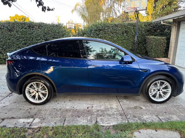 2022 Tesla Model Y Long Range — photo 6