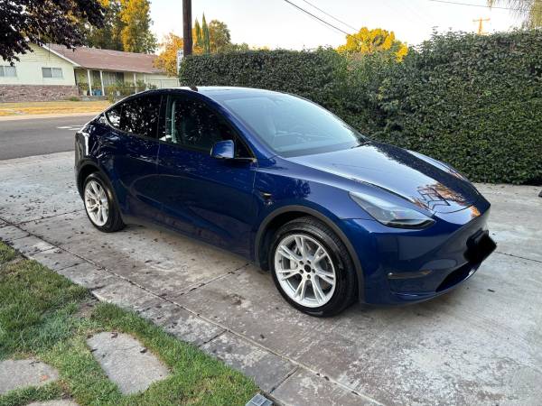 2022 Tesla Model Y Long Range — photo 2