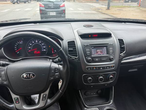 2015 KIA Sonrento Lx — photo 8