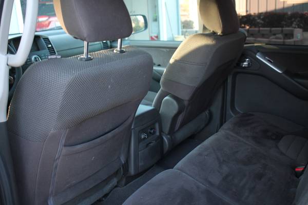 2011 Nissan Pathfinder S 4dr 4x4 Automatic — photo 10