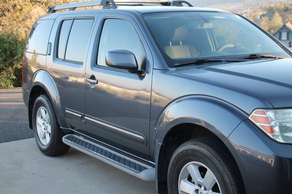 2011 Nissan Pathfinder S 4dr 4x4 Automatic — photo 2