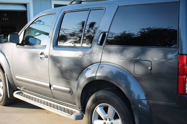2011 Nissan Pathfinder S 4dr 4x4 Automatic — photo 3