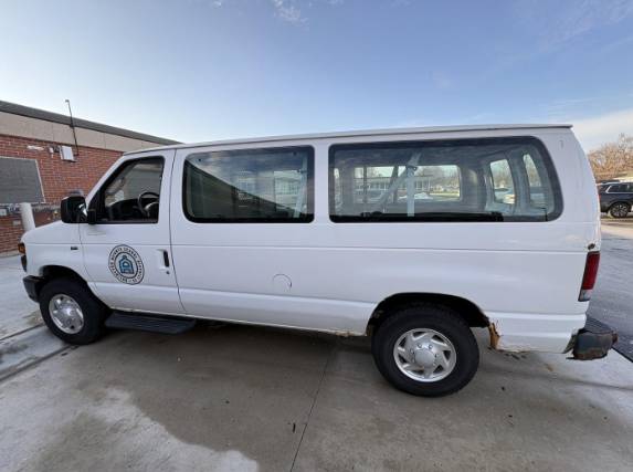 2008 Ford E 150 Recreational Cargo Van Automatic — photo 1