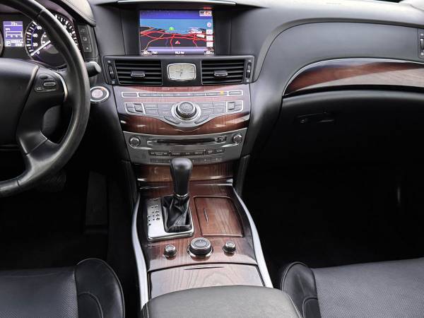 2015 Infiniti Q70 3.7 — photo 10