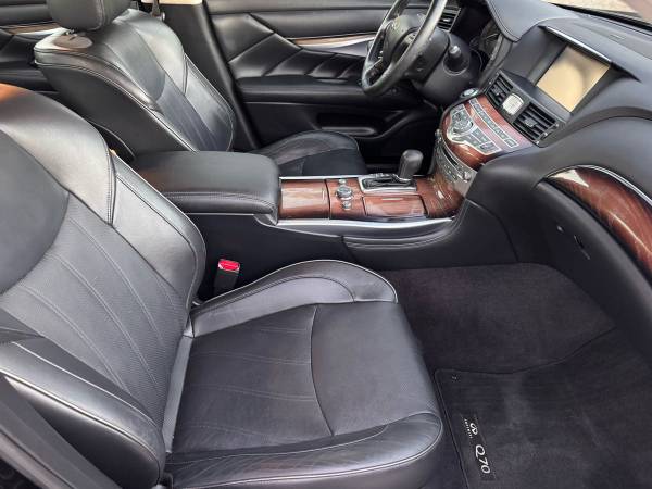 2015 Infiniti Q70 3.7 — photo 9