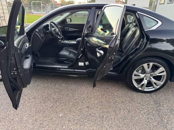 2015 Infiniti Q70 3.7 — photo 12