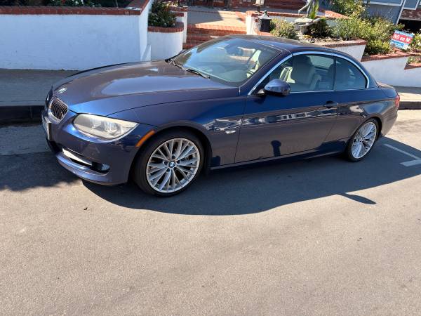 2011 BMW 335i Convertible — photo 2
