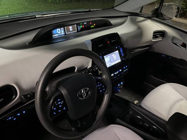 2019 Toyota Prius LE 5dr Front-wheel Drive Hatchback CVT — photo 8