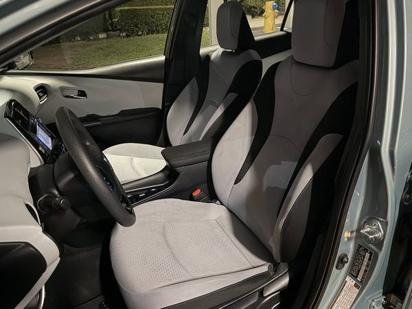 2019 Toyota Prius LE 5dr Front-wheel Drive Hatchback CVT — photo 9