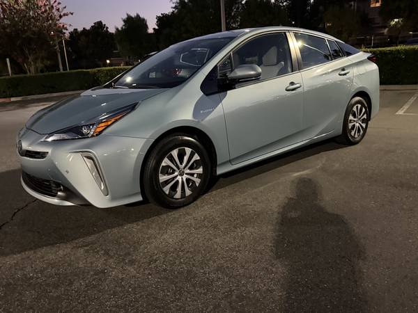 2019 Toyota Prius LE 5dr Front-wheel Drive Hatchback CVT — photo 3