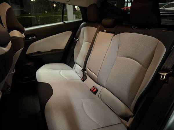 2019 Toyota Prius LE 5dr Front-wheel Drive Hatchback CVT — photo 12